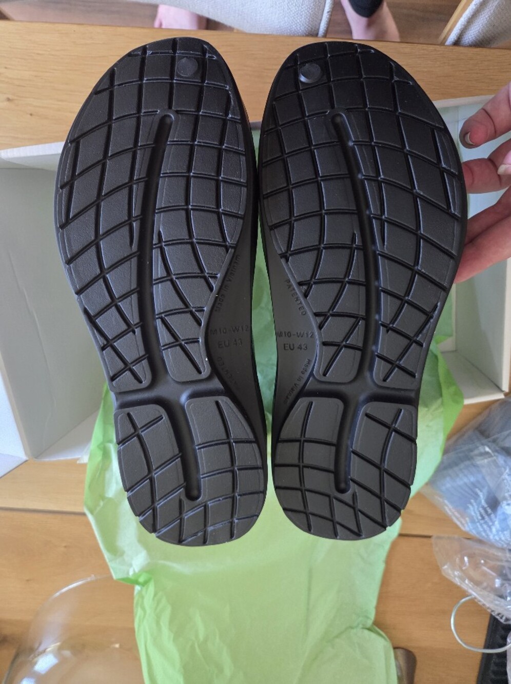 NIB OOFOS Oocandoo Water Shoes - Black/Blue - Size 12 W- Unisex Recovery Sandals - Picture 2 of 7